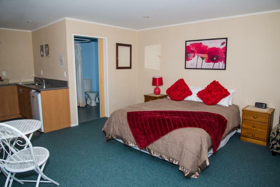 Te Waka Lodge Te Anau Exterior foto